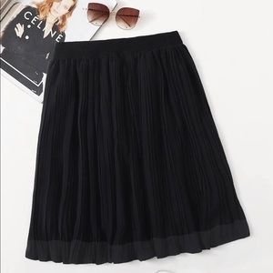 Brand New 2x Plus Black Elastic Waist Skirt Pleats